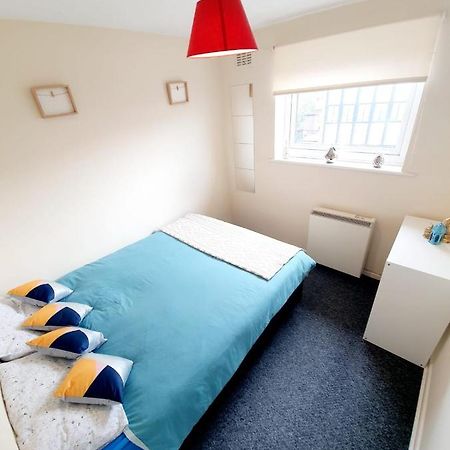 Rayleigh Town Centre 3 Bedroom Apartment Dış mekan fotoğraf