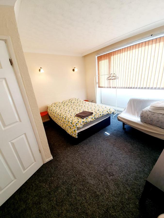 Rayleigh Town Centre 3 Bedroom Apartment Dış mekan fotoğraf