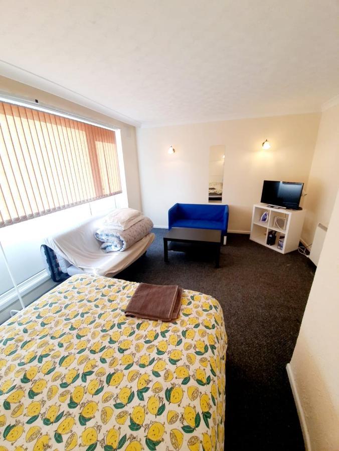 Rayleigh Town Centre 3 Bedroom Apartment Dış mekan fotoğraf