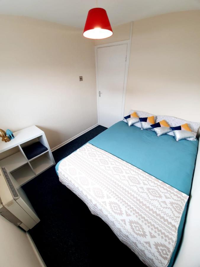 Rayleigh Town Centre 3 Bedroom Apartment Dış mekan fotoğraf